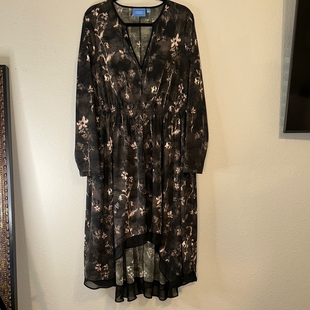 Simply Vera Vera Wang Black‎ and White Floral Long Sleeve Dress